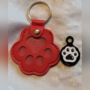 🔮NEW🔮 Chic Red Paw Print Key Holder